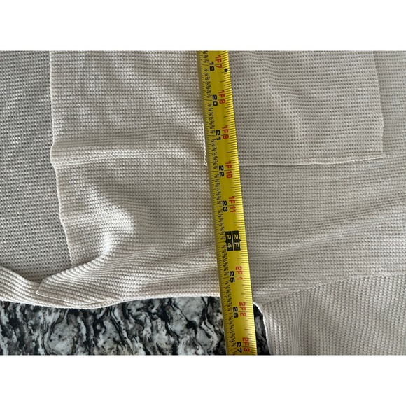 Altar'd State Beige Waffle Knit Cropped Pocket Tee High Low Hem Top Mens Medium - Picture 3 of 5